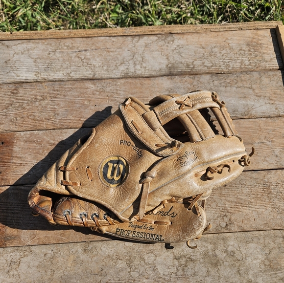 Vintage Wilson A2210 Bobby Bonds Glove RHT Good Used Condition Grip-Tite Japan - Picture 1 of 9